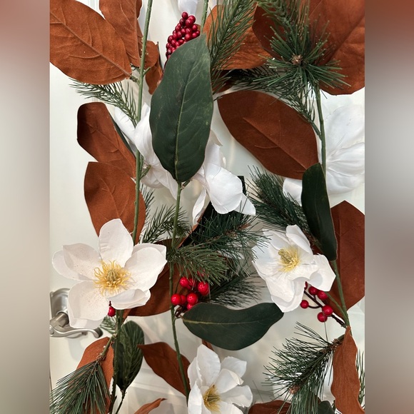 ✨NWT Ashland MAGNOLIA & RED BERRY GARLAND 6ft CHRISTMAS 🎄 - Picture 9 of 15